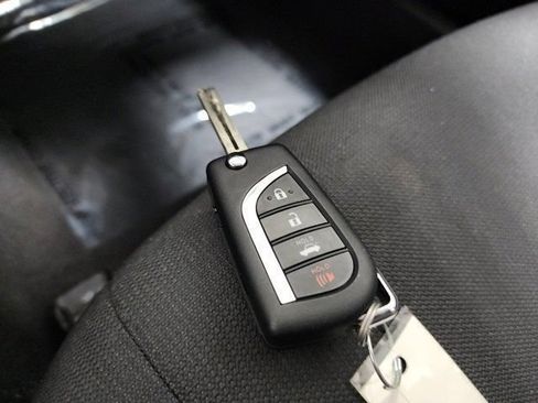 Used 2022 Toyota Corolla LE FWD image 31