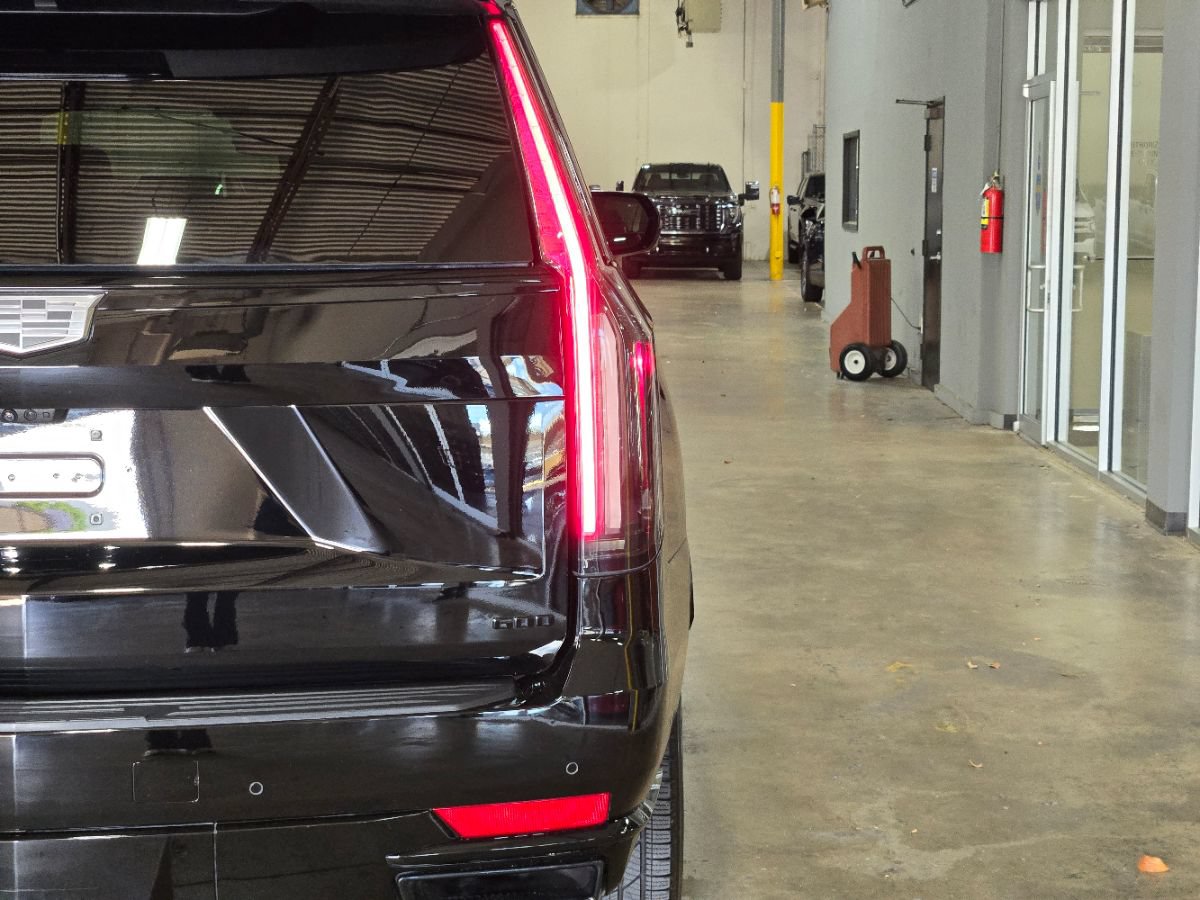 Used 2023 Cadillac Escalade ESV Sport w/ LPO, ONYX Package AWD/4WD image 19