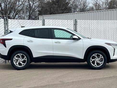 New 2026 Chevrolet Trax LS w/ LS Convenience Package image 3