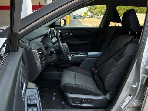 Used 2025 Nissan Rogue SV AWD/4WD image 11
