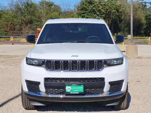 New 2025 Jeep Grand Cherokee L Laredo image 3