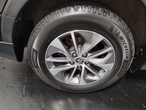 Used 2017 Toyota RAV4 XLE AWD/4WD image 12