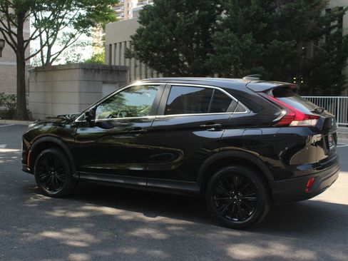 Used 2022 Mitsubishi Eclipse Cross LE image 9