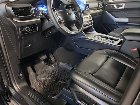 Used 2024 Ford Explorer XLT w/ Equipment Group 202A AWD/4WD image 13