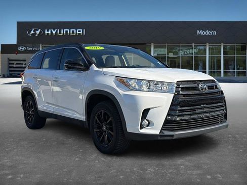 Used 2019 Toyota Highlander XLE image 2