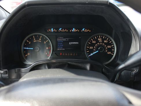 Used 2017 Ford F150 XLT w/ Trailer Tow Package image 12