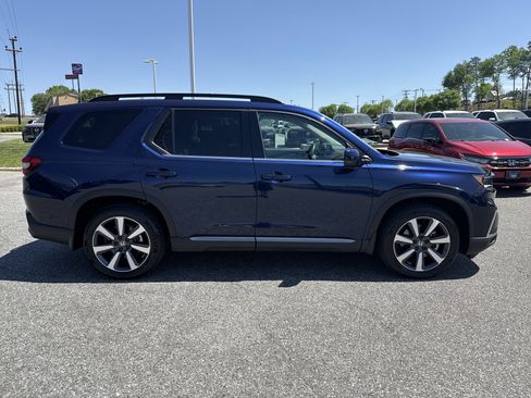 Used 2025 Honda Pilot Touring image 11