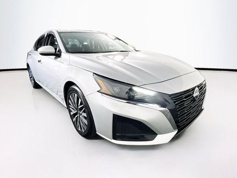 Certified 2023 Nissan Altima 2.5 SV image 3