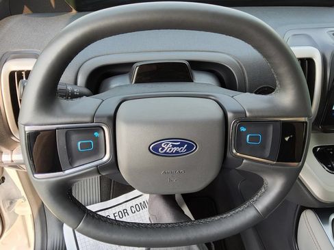 Used 2025 Ford Expedition Active AWD/4WD image 19