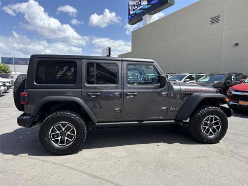Used 2025 Jeep Wrangler Unlimited Rubicon AWD/4WD image 2