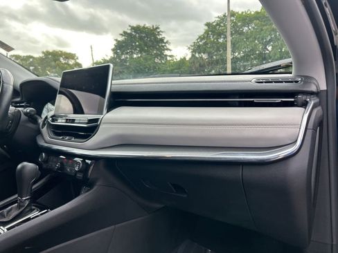 Certified 2022 Jeep Compass Limited image 25