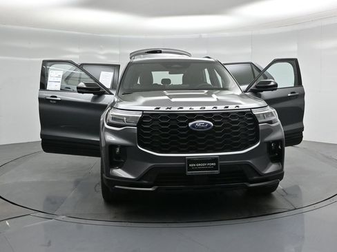Used 2025 Ford Explorer ST-Line w/ ST-Line Street Pack AWD/4WD image 33