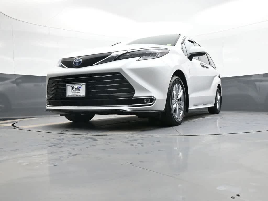 Used 2024 Toyota Sienna XLE w/ XLE Plus Package AWD/4WD image 28