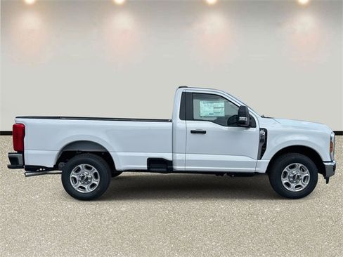 New 2026 Ford F250 XLT image 4
