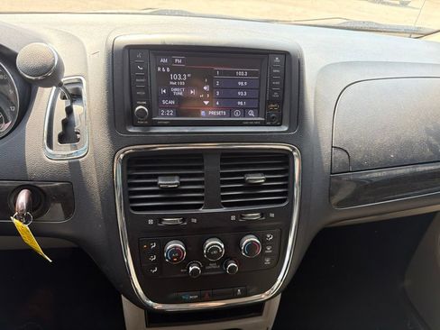 Used 2019 Dodge Grand Caravan SE FWD image 10