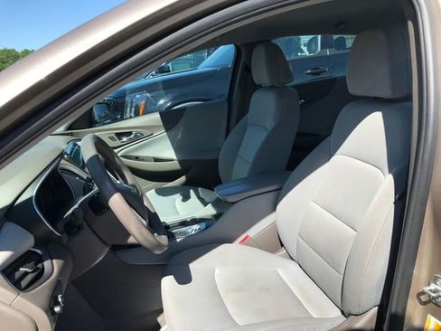 Used 2022 Chevrolet Malibu LT FWD image 9