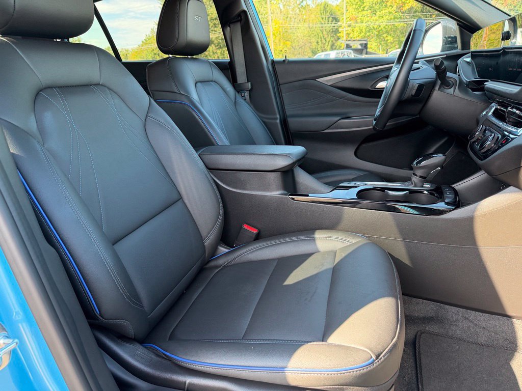 Used 2025 Buick Envista Sport Touring w/ Convenience I Package FWD image 17