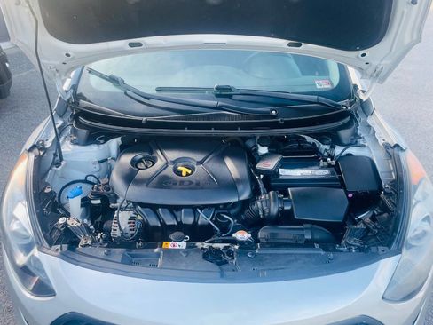 Used 2017 Hyundai Elantra GT image 16