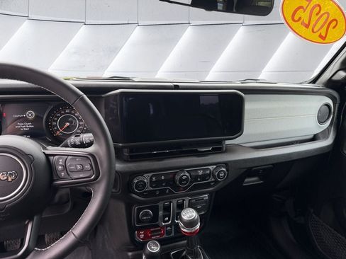 Used 2025 Jeep Wrangler Sport AWD/4WD image 12