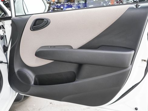Used 2007 Honda Fit image 9