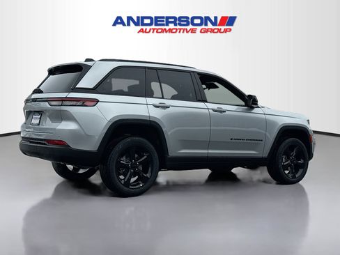 New 2025 Jeep Grand Cherokee Altitude image 2