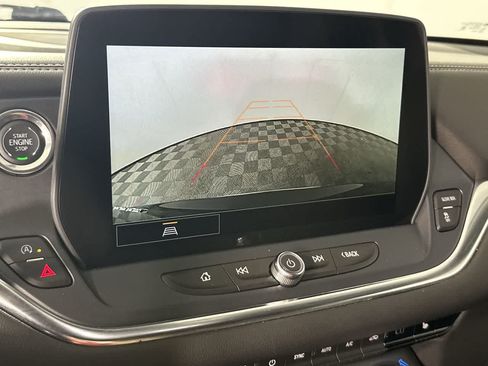 Used 2025 Chevrolet Blazer LT FWD image 5