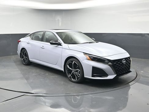 New 2025 Nissan Altima 2.5 SR image 7