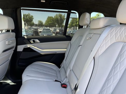 Certified 2023 BMW X7 xDrive40i w/ M Sport Package AWD/4WD image 32