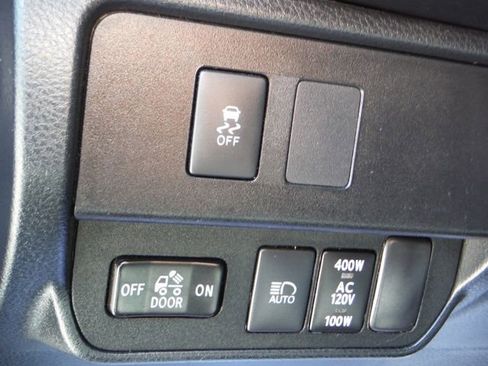 Used 2020 Toyota Tacoma TRD Sport AWD/4WD image 24