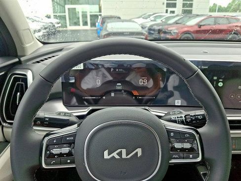 New 2025 Kia Sorento S image 9