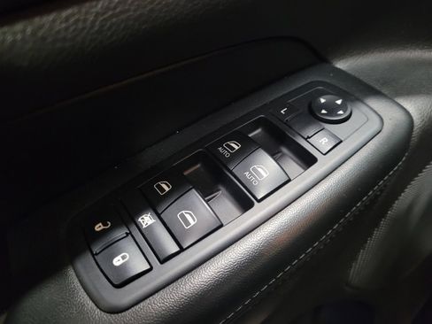 Used 2017 Jeep Grand Cherokee Altitude AWD/4WD image 27