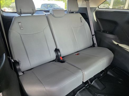 Used 2025 Toyota Sienna XLE FWD image 23