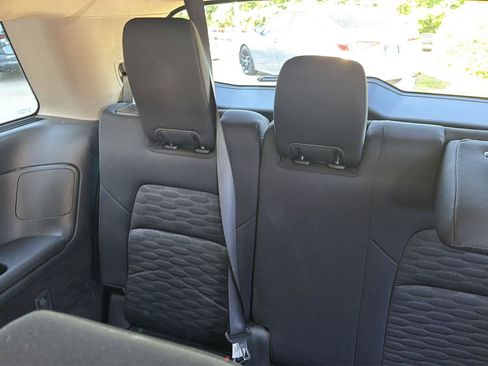 Used 2025 Nissan Pathfinder SV FWD image 12