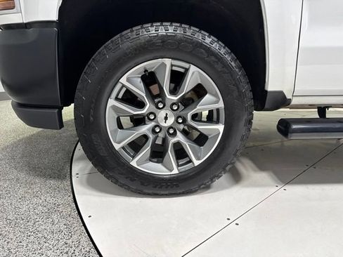Used 2018 Chevrolet Silverado 1500 W/T w/ Trailering Package AWD/4WD image 5