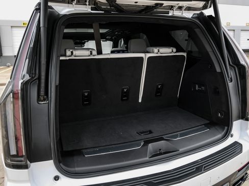 Used 2025 Cadillac Escalade V w/ LPO, ONYX Package AWD/4WD image 98