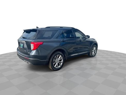 Used 2022 Ford Explorer XLT w/ Equipment Group 202A image 9