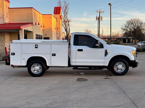 Used 2017 Ford F250 XL w/ Power Equipment Group image 6