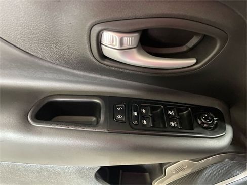 Certified 2023 Jeep Renegade Latitude image 13