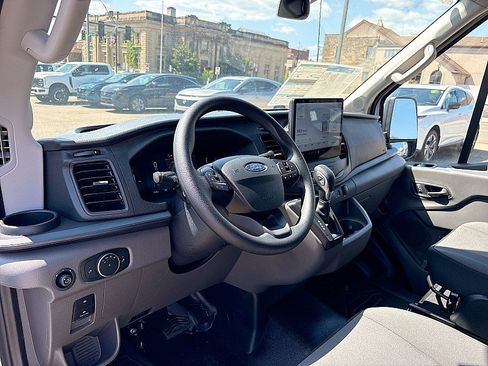 New 2026 Ford Transit 250 148 Medium Roof RWD image 9