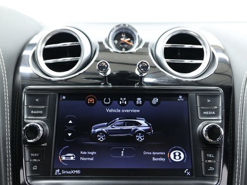 Used 2018 Bentley Bentayga AWD/4WD image 39