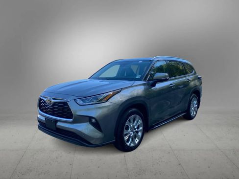 Used 2026 Toyota Highlander Limited AWD/4WD image 1