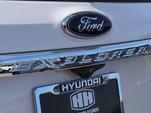 Used 2016 Ford Explorer XLT w/ Equipment Group 202A image 13