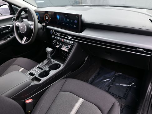 Used 2025 Hyundai Sonata SE image 14