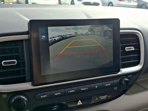 Used 2025 Hyundai Venue SEL FWD image 19