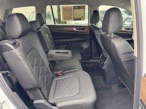 Used 2026 Volkswagen Atlas SE FWD image 33