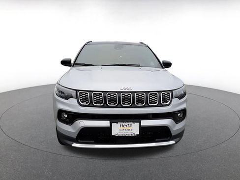 Used 2025 Jeep Compass Limited image 4