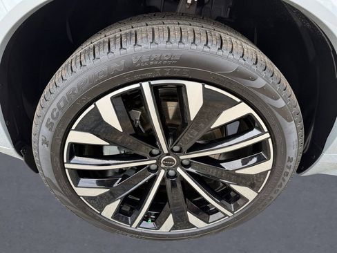 New 2026 Volvo XC90 B6 Plus w/ Protection Package Premier image 8