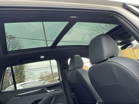 New 2026 Volkswagen Tiguan SE R-Line image 12