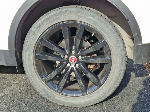 Used 2020 Jaguar E-PACE SE image 4