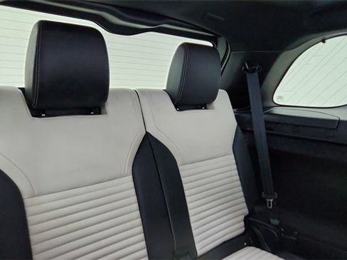 Used 2024 Land Rover Discovery Dynamic SE image 27